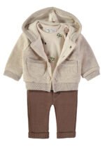 Detalhe do casaco tricot Babybol com camisola bosque vestida