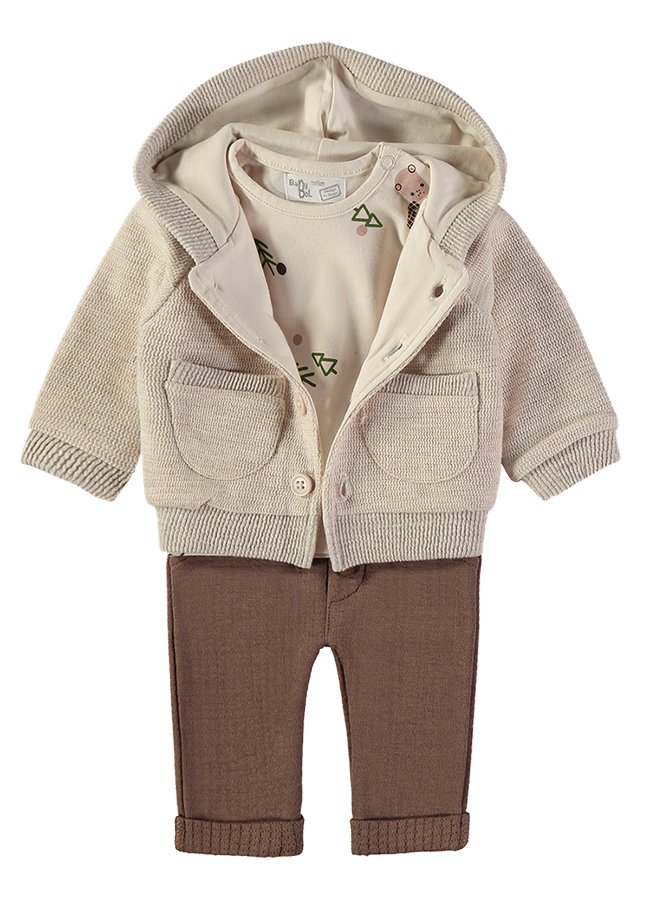 Detalhe do casaco tricot Babybol com camisola bosque vestida